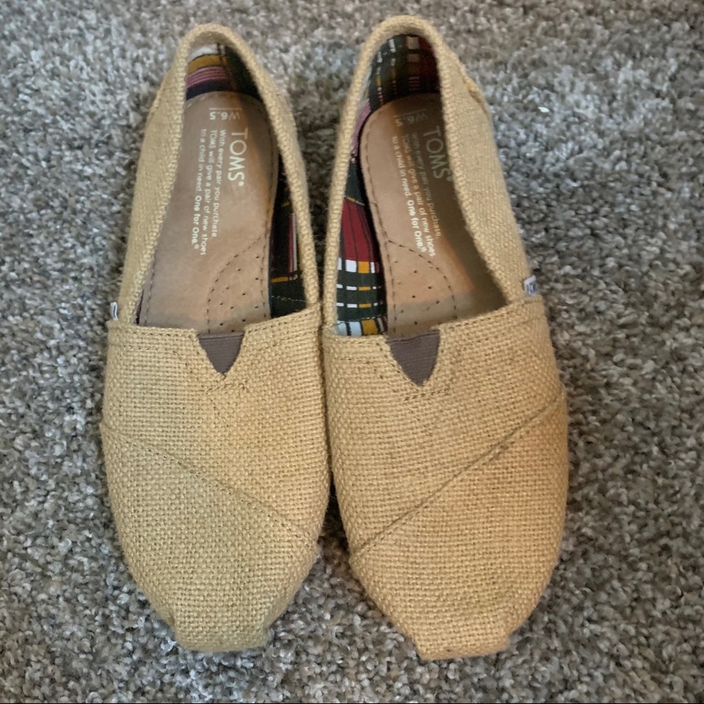 Toms